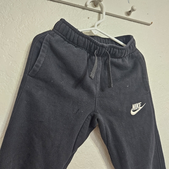 "Nike" Black Sweatpants Jogger Pants Boy's Size Medium (6) - Picture 2 of 3